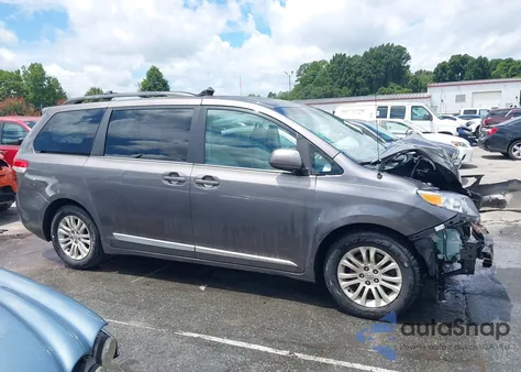 2013 Toyota Sienna Xle V6 8 Passenger z USA, uszkodzony, nr VIN 5TDYK3DC8DS357402
